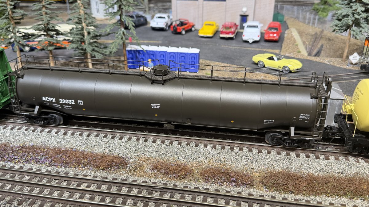 ACPX 33,000 Gallon Tank Car