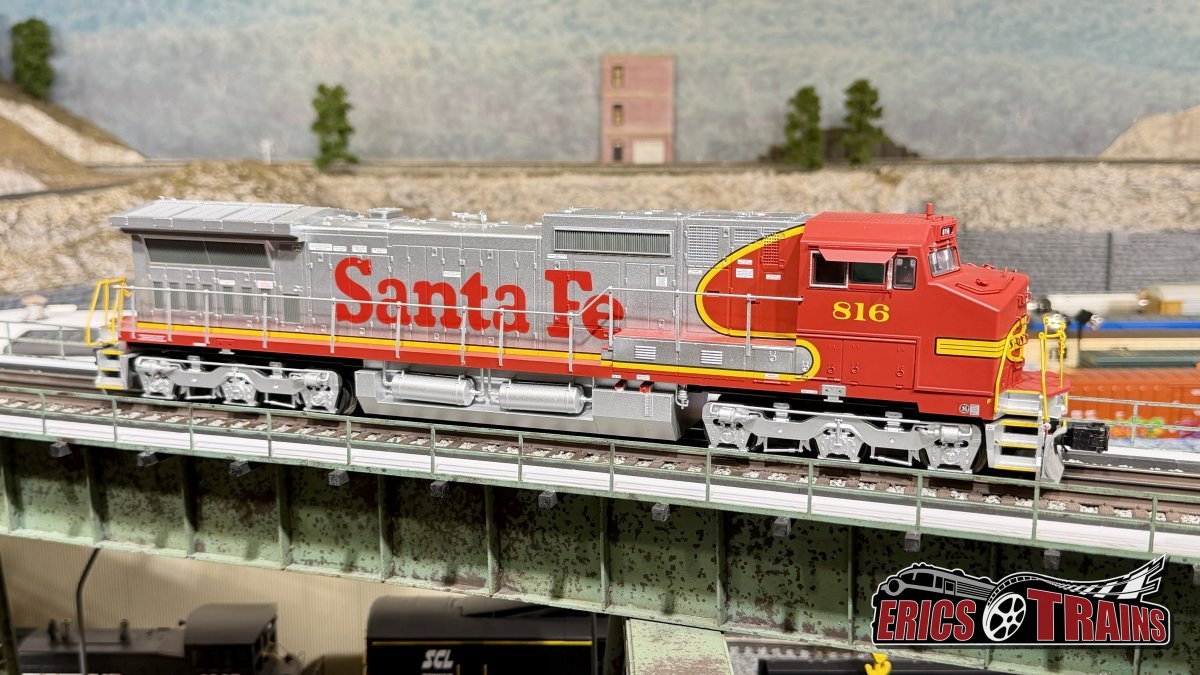 Santa Fe Dash 8-40CW