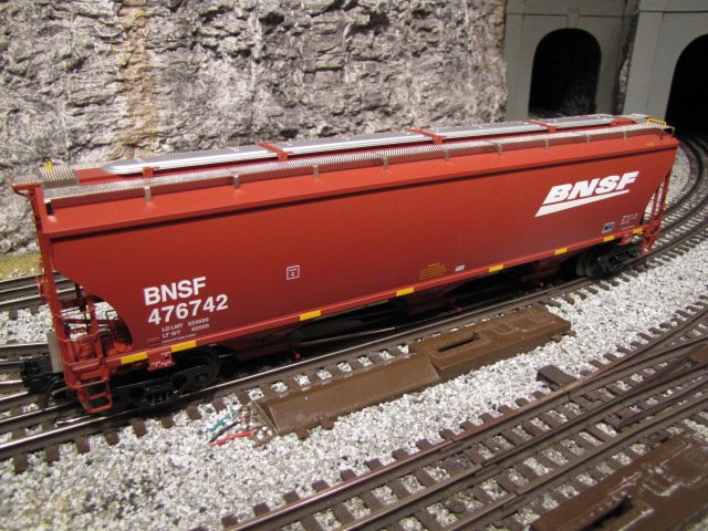 BNSF Trinity 5161 cu. ft. Covered Hopper #476742