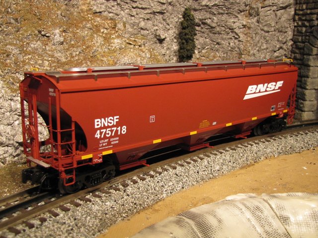 BNSF Trinity Covered Hopper #475718