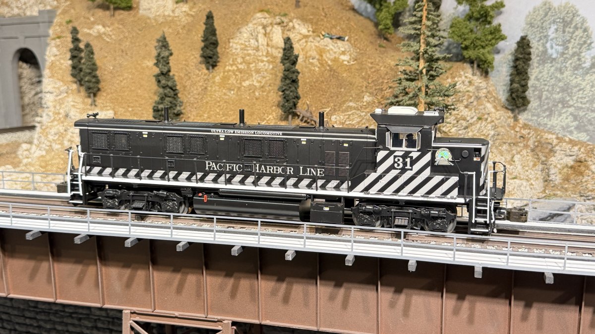 Pacific Harbor Line Die-Cast Genset Switcher