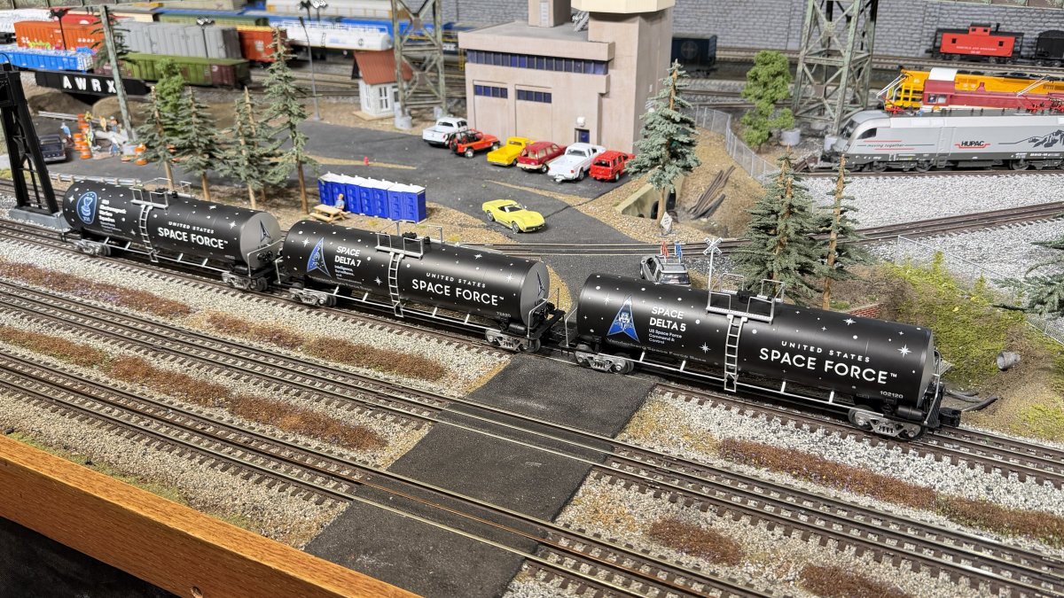 Legacy Station Space Force 50' Tank Car 3-pack
