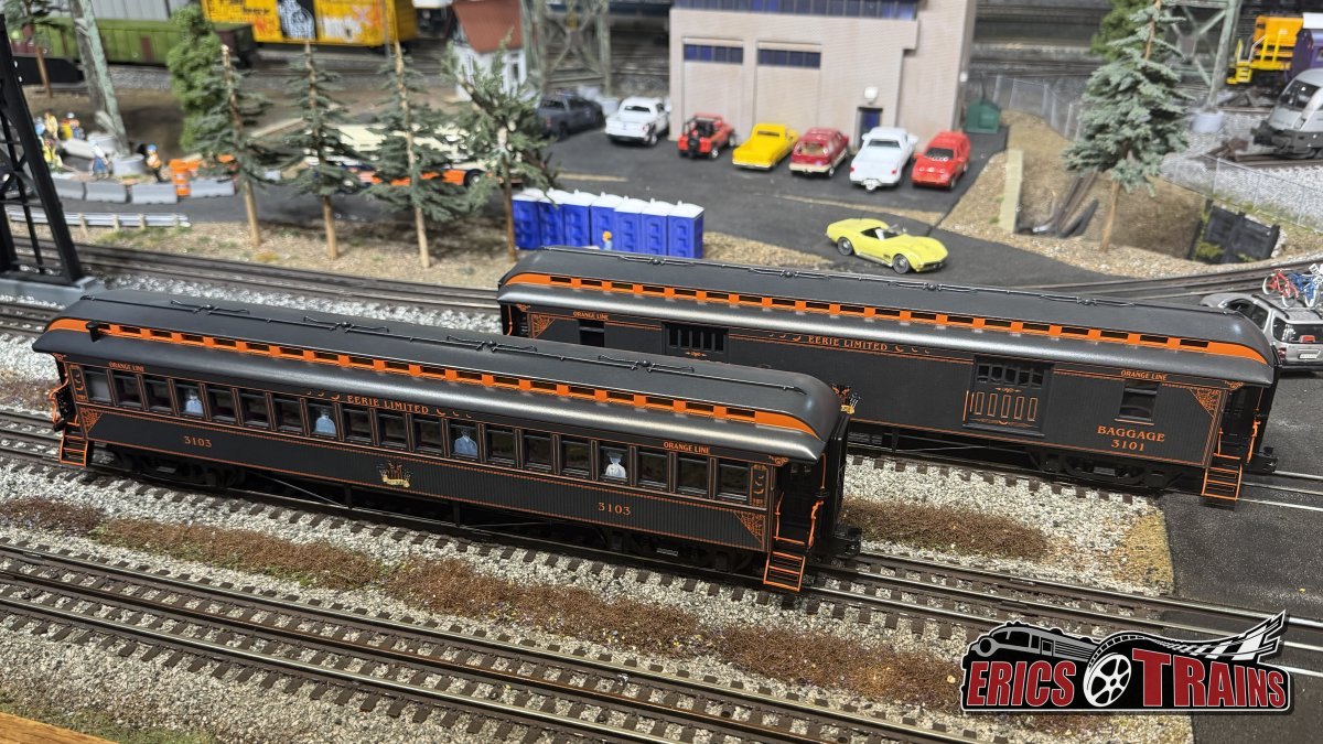 Halloween Wood Passenger Car 2-Pack A