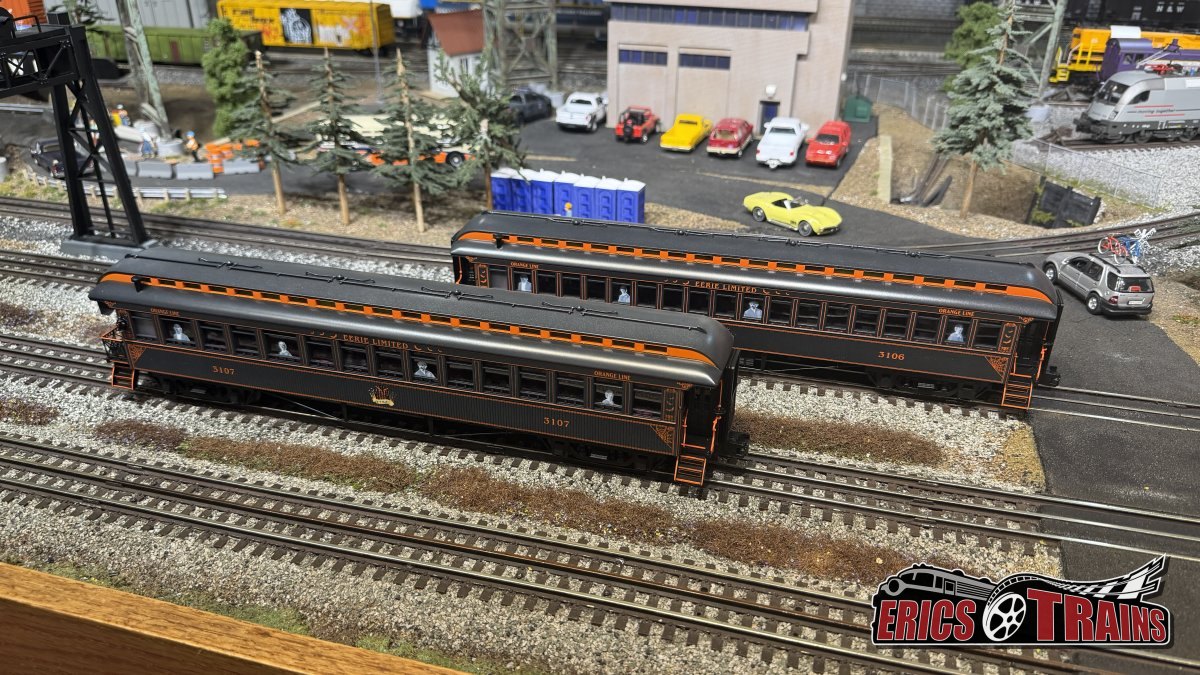 HALLOWEEN WOOD PASSENGER CAR 2-PACK B