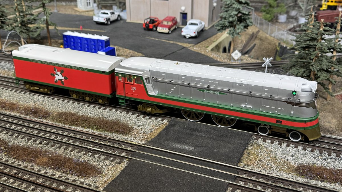 NORTH POLE CENTRAL 4-4-2