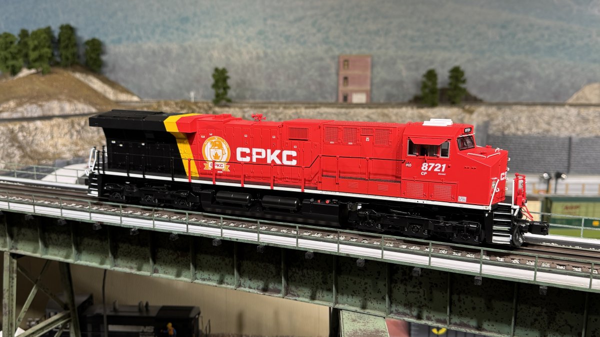 CPKC ES44