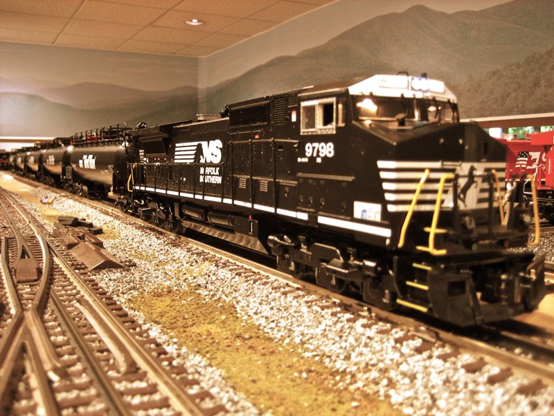 Norfolk Southern Dash-9 TankTrain Set w/Legacy