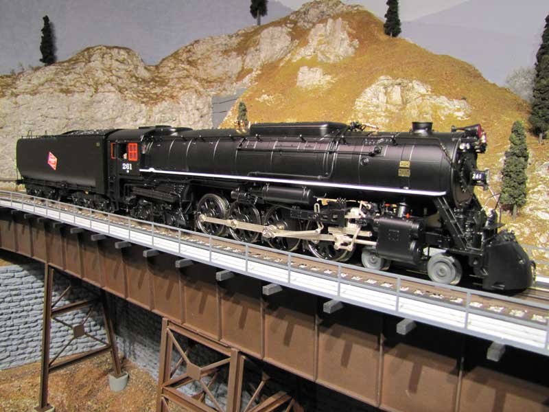 Milwaukee Road 4-8-4 S-3 Northern #261 w/Legacy