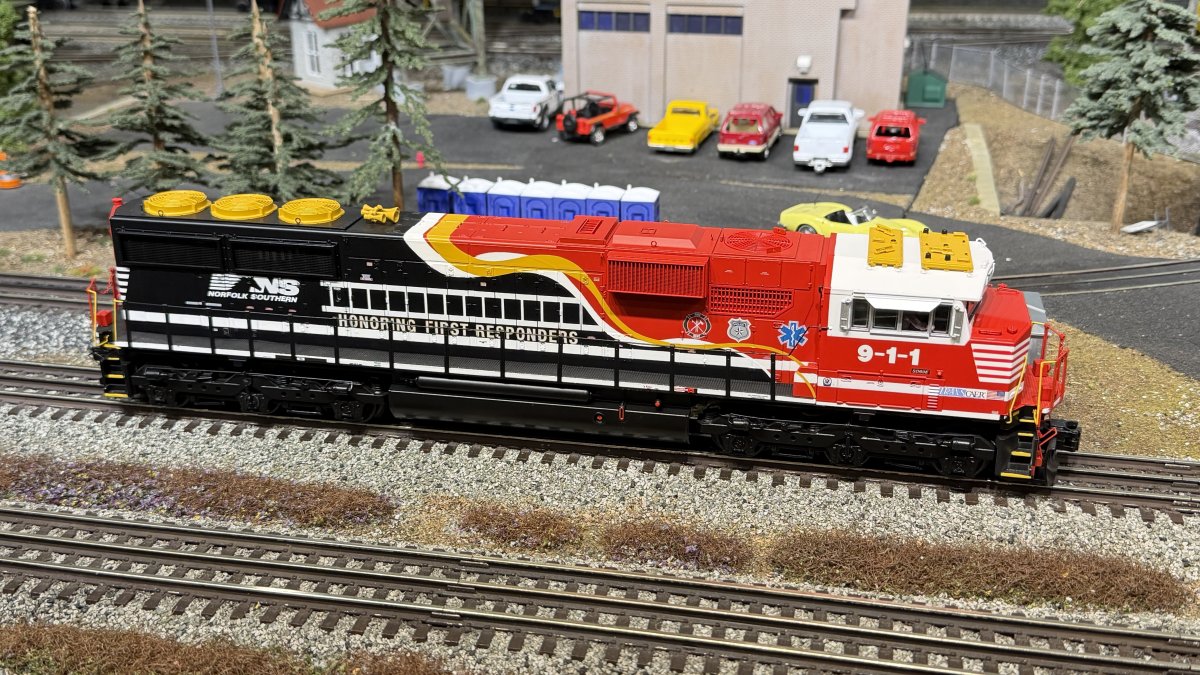 Norfolk Southern SD60E #911 (autograph)