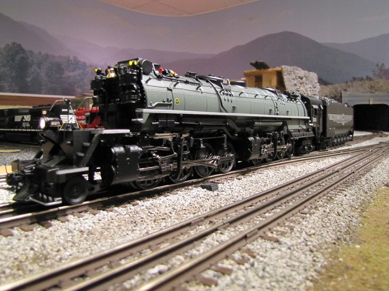 Duluth Missabe & Iron Range 2-8-8-4 Yellowstone Steam Engine #225 w/Proto-Sound 2.0