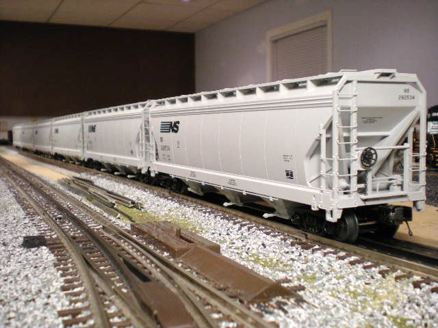 Norfolk Southern 6-Car 3-Bay Centerflow Hopper Car Set