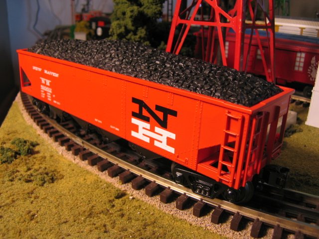 New Haven Die-Cast 4-Bay Hopper w/Coal Load