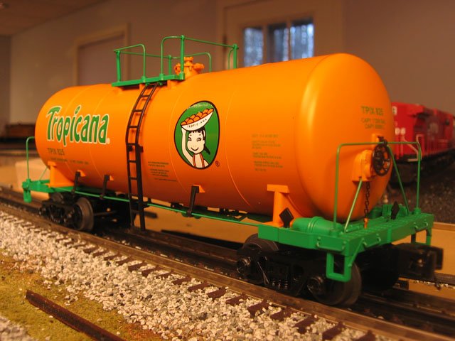 Tropicana Funnel Flow Tank Car #825