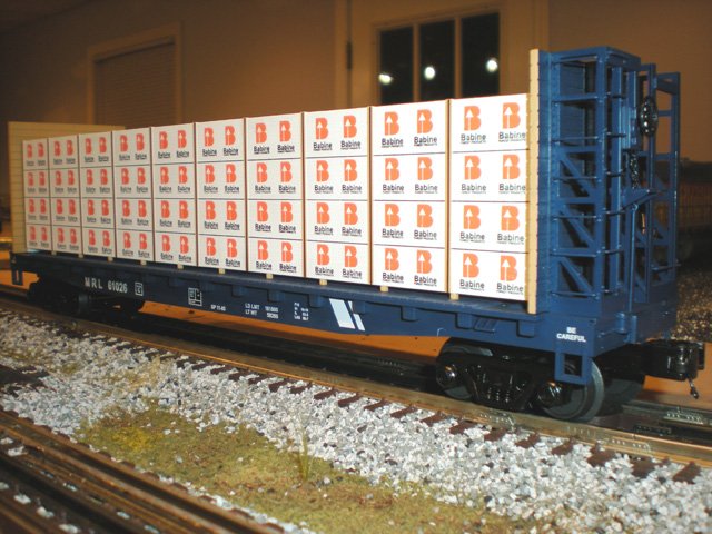 Montana Rail Link Flat Car w/Bulkheads w/Covered Wood Load #61026