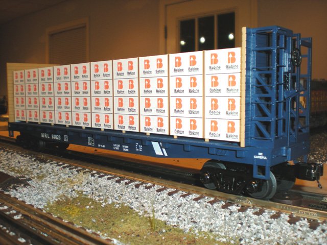 Montana Rail Link Flat Car w/Bulkheads w/Covered Wood Load #61023