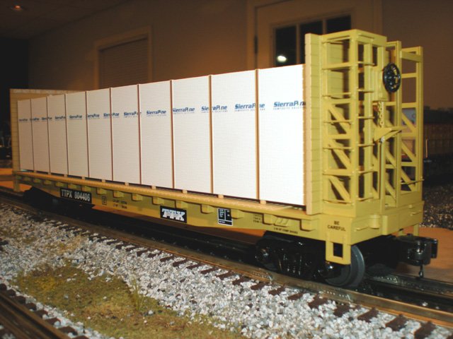 TTX Flat Car w/Bulkheads w/Covered Wood Load #804406