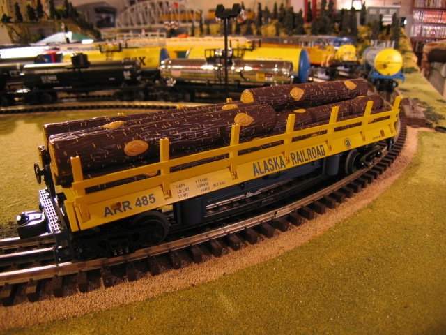 Alaska Operating Flat Car w/Logs