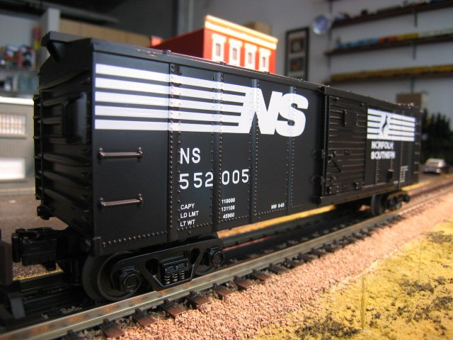 Norfolk Southern Operating Box Car w/Signalman