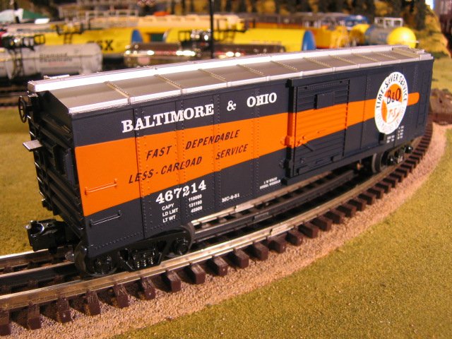 Baltimore & Ohio Operating Box Car w/Signal Man