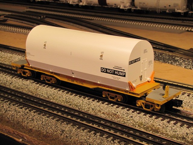 Union Pacific 47' Heavy Duty Flat Car w/Center Rocket Segment
