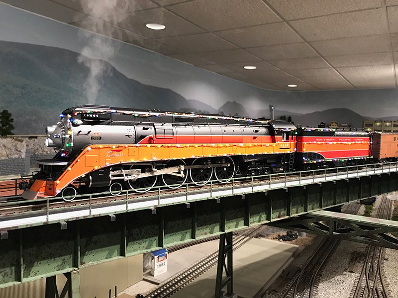 Southern Pacific 4-8-4 GS-4 w/Holiday Lights