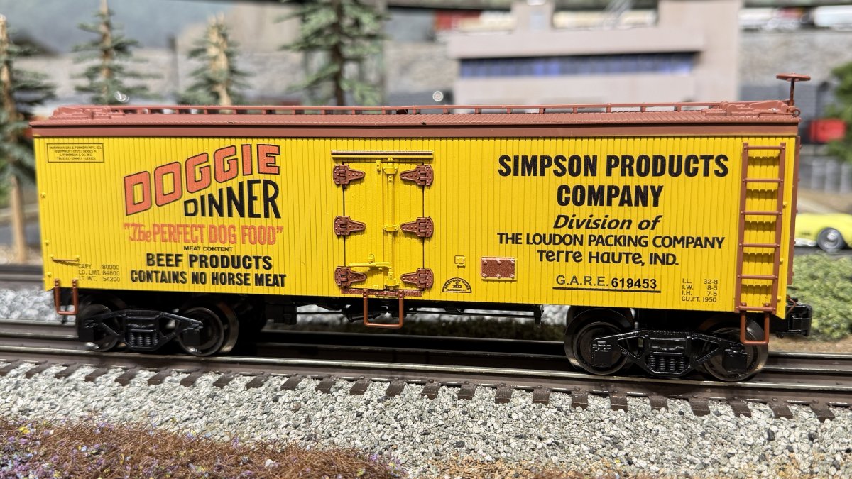 Doggie Dinner 36ft Woodside Reefer Car