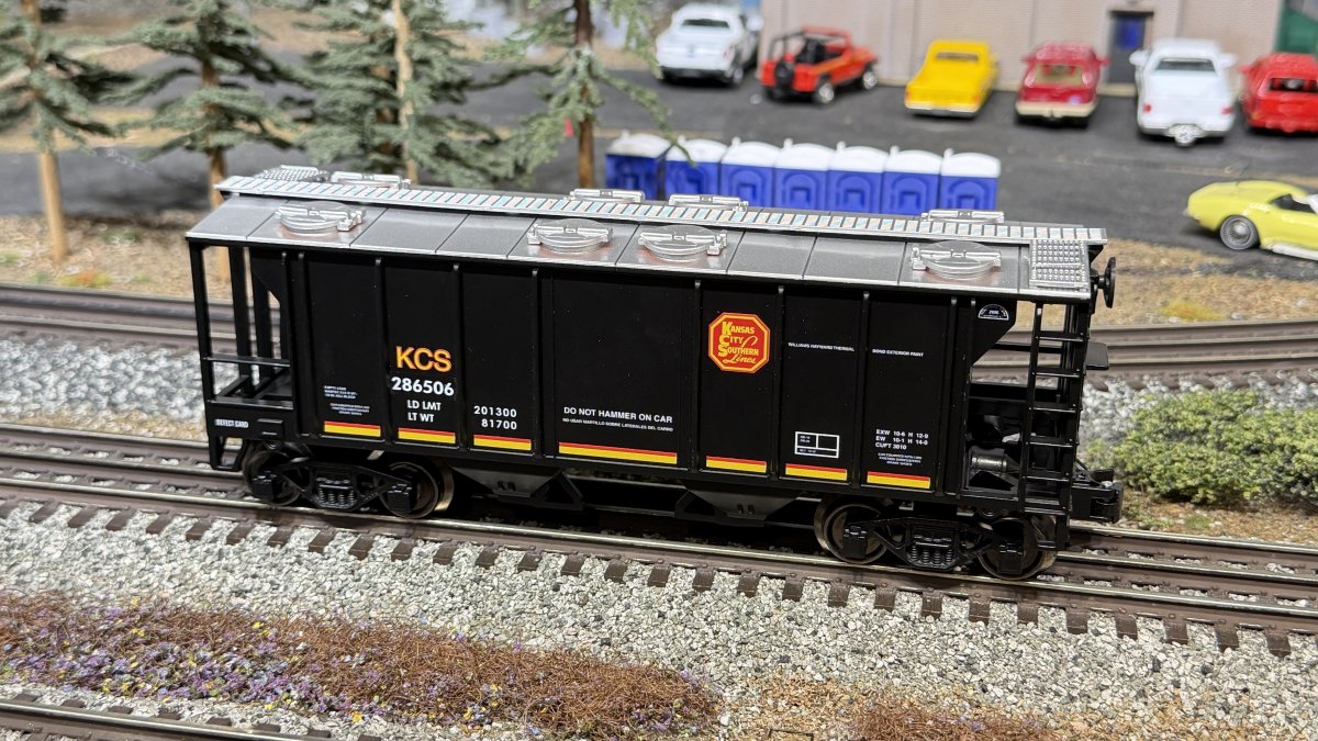 Kansas City Southern 34ft 2-Bay Covered Hopper Car