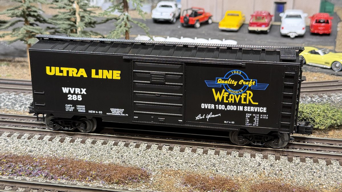 Weaver Ultra Line 50’ Box Car