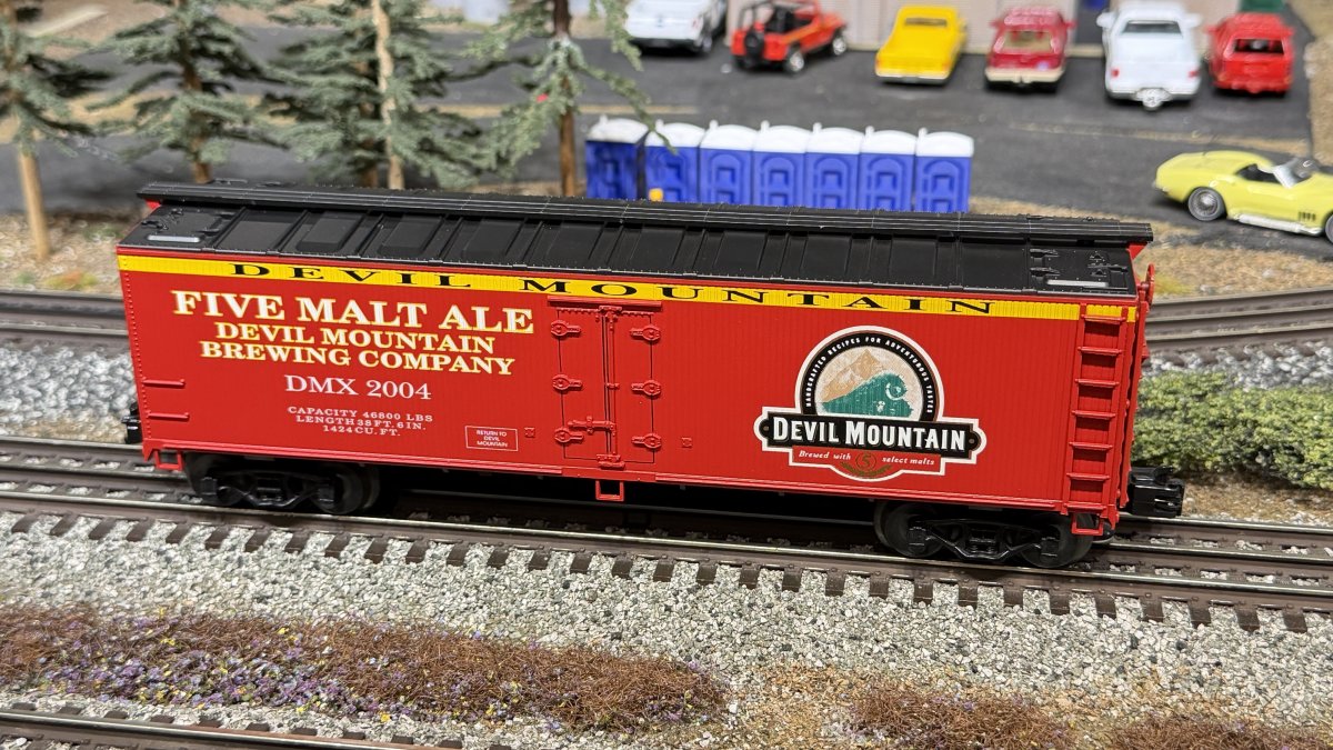 Devil Mountain Wood Side Refrigerator Weaver Club Car 2004