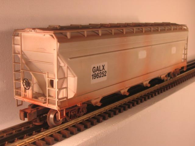 Undecorated Weathered 4-Bay Centerflow Hopper