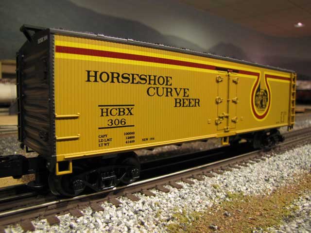 Horseshoe Curve Beer Wood Side Refrigerator Car #306 (2011 Club Car)